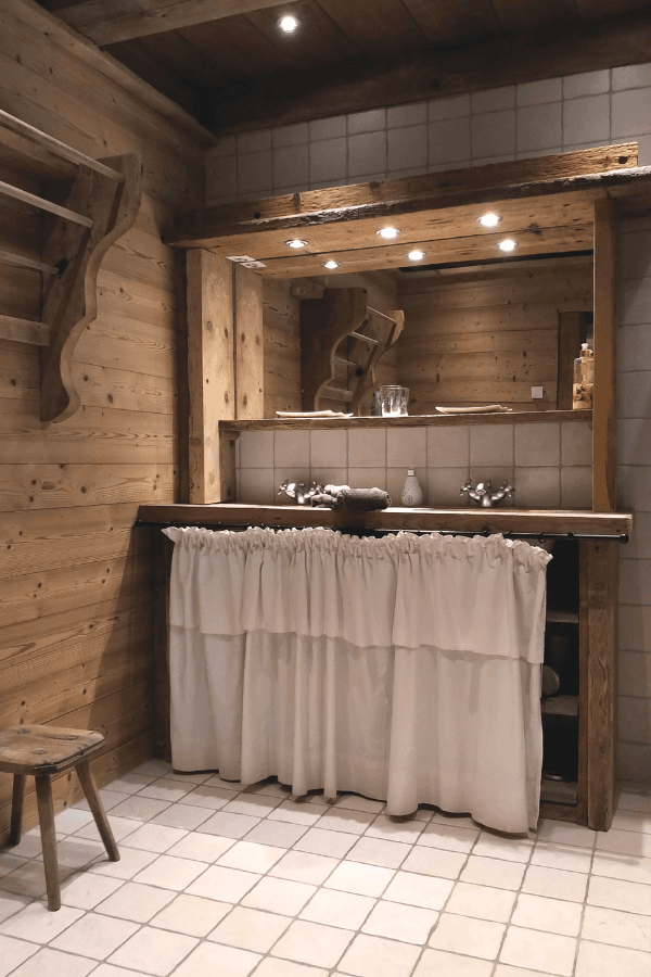 En-suite bathroom